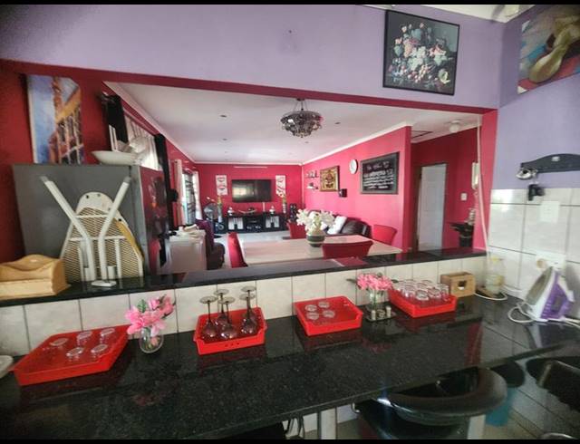 2 BEDROOM HOUSE FOR SALE IN SEA VIEW